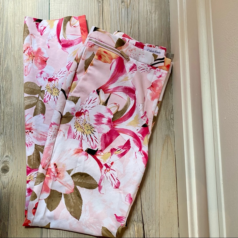 Calvin Klein Floral Pants, Size 4 - Picture 9 of 11